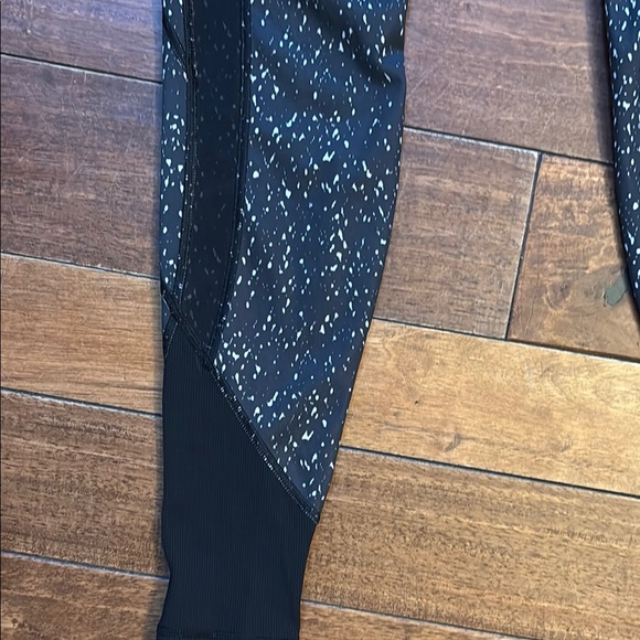 Lululemon bundle of (2) size 4 - Picture 3 of 6